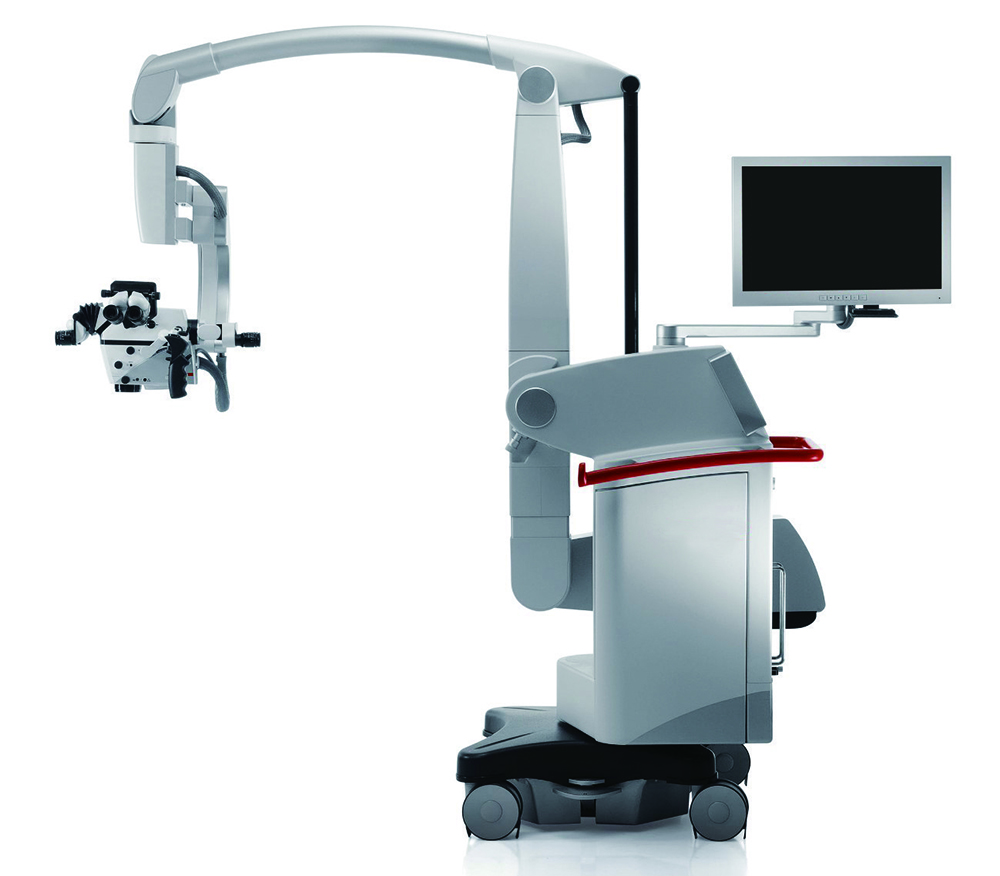 最新鋭の手術用顕微鏡の導入